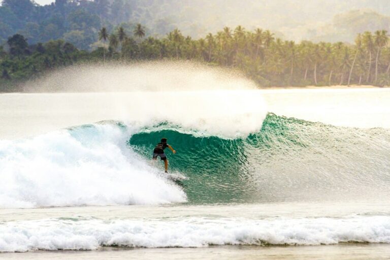 Solusi Website Terbaik untuk Surf Camp di Kepulauan Mentawai