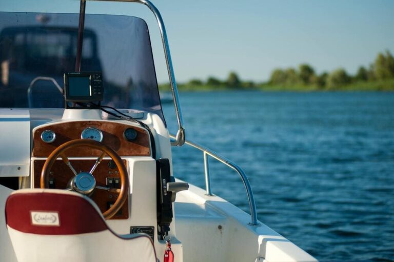 Complete Guide to Selling a Used Speed Boat: Effective Tips and Strategies